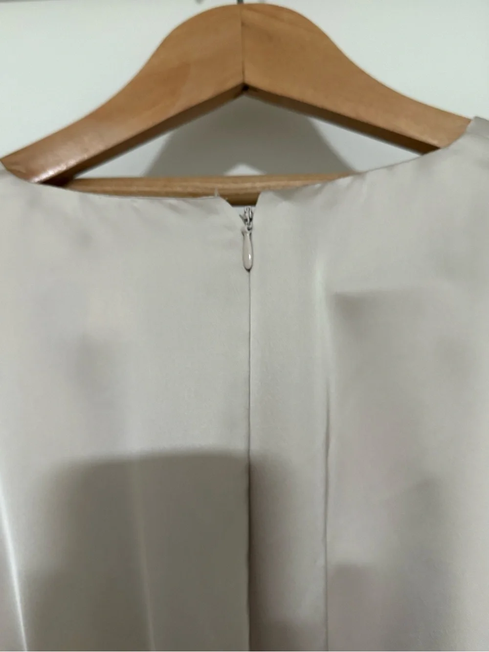 Silky satin midi/maxi cream dress with balloon sleeves and waist tie